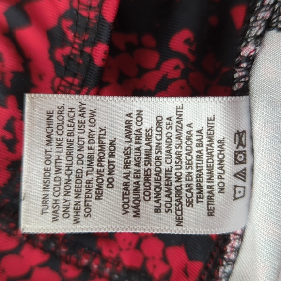 Danskin Now Fitted Snakeprint Dri-More Athletic Yoga Capri Pants M Red Black - Picture 5 of 16